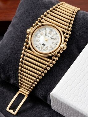 Super RARE find !! Gloria Vanderbilt Gold-Tone Round Face Bracelet Watch